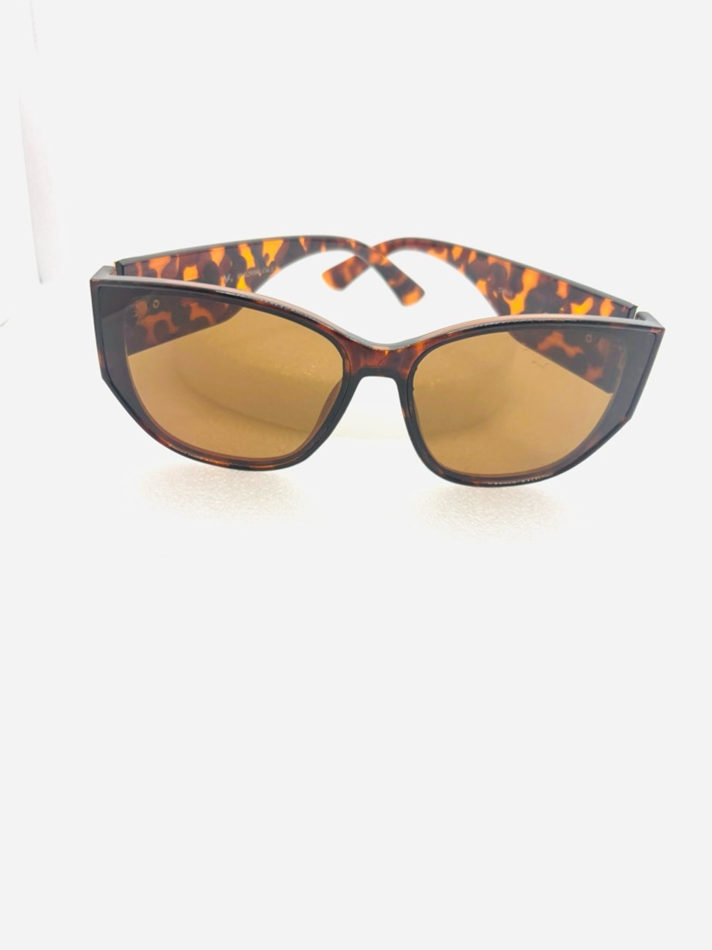 Tortoiseshell Wide-Frame Women's Sunglasses with Gold Accent